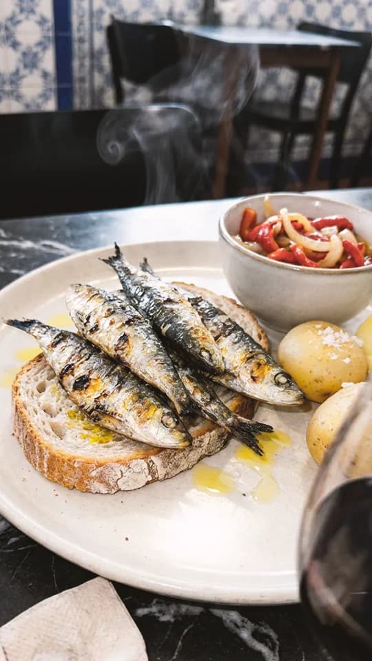 Sardinhas Assadas com Pimento Assado e Batata Cozida — foto amador